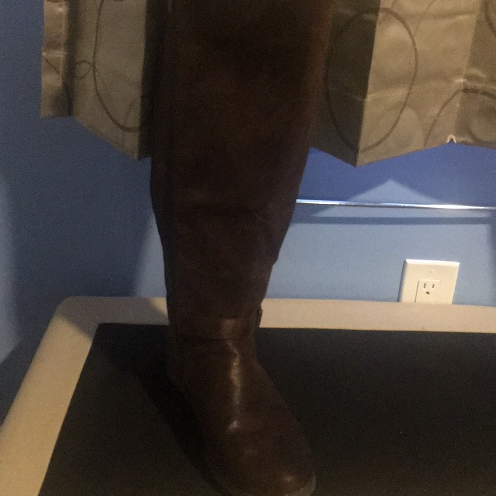 Boot - Picture 2 of 5